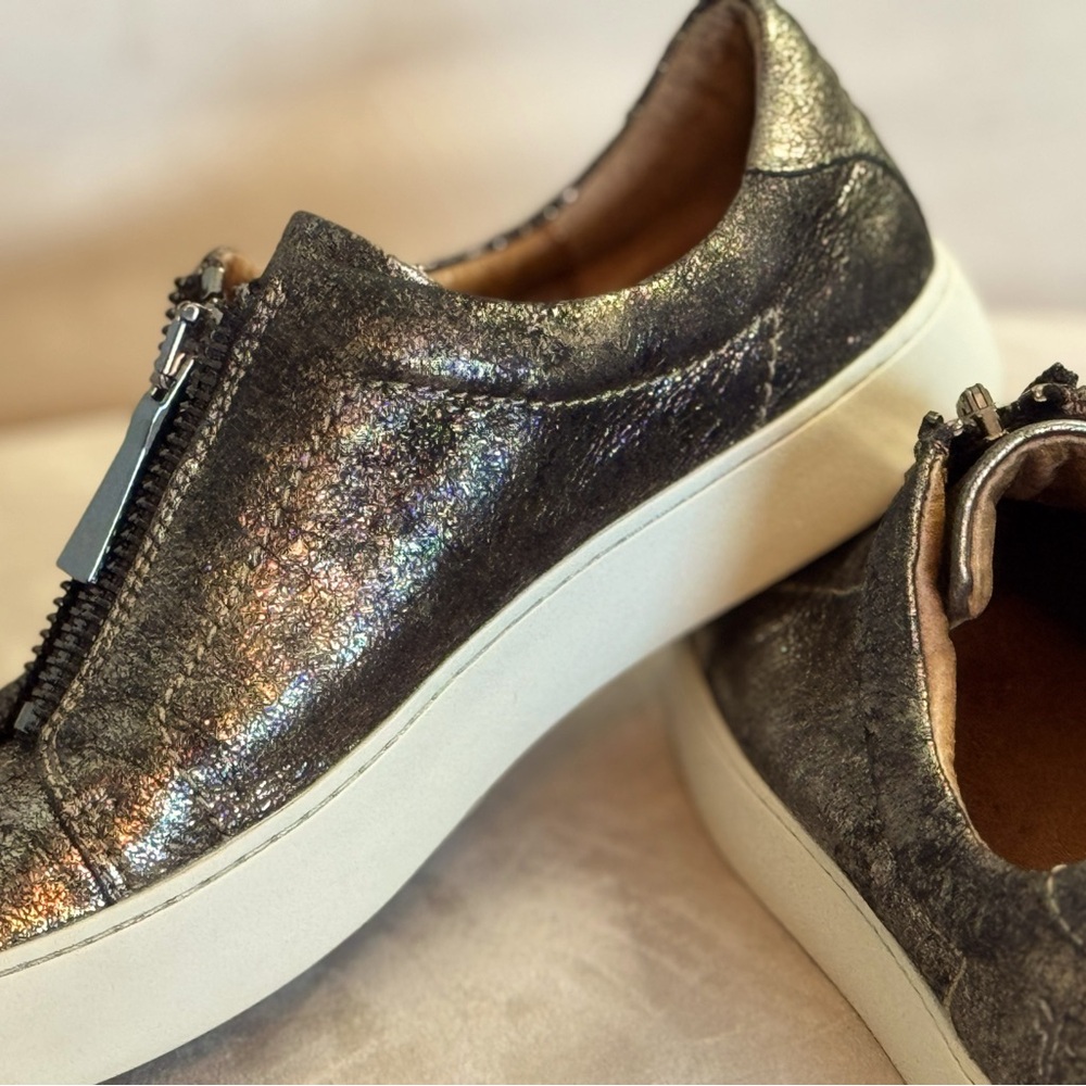 FRYE Lena metallic, zipper, size 7, sneakers, in GREAT condition!
